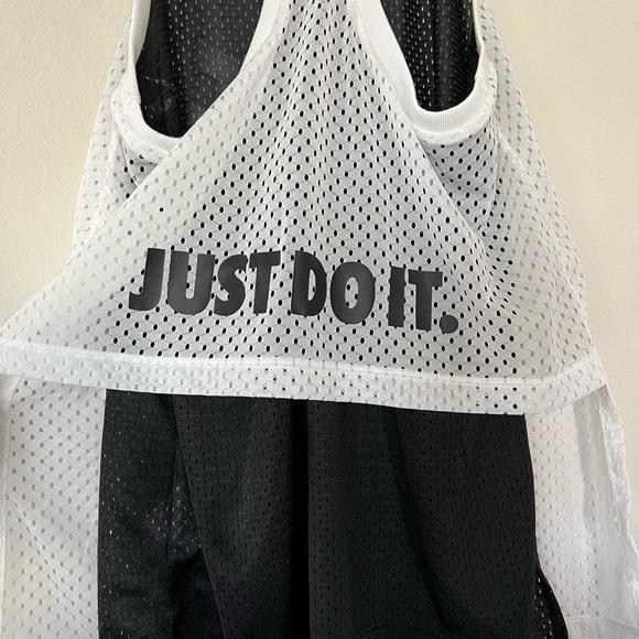 Like New! Nike Muscle 💪🏼 Tank! - Picture 2 of 7